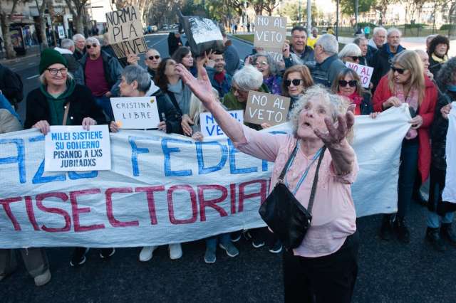 El presidente Javier Milei vetó tres leyes importantes: